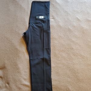 Kindred Bravely Martina Maternity & Postpartum Crop Leggings (with pockets!)